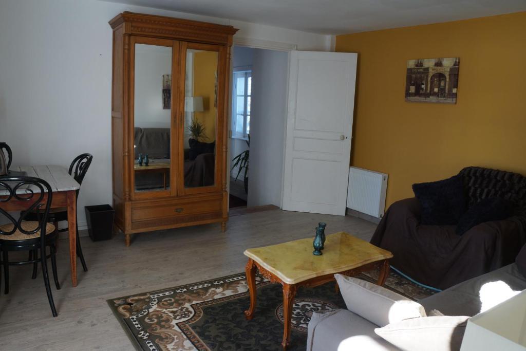 Chateau De Savennes - Caveau De Sabrage Kamer foto